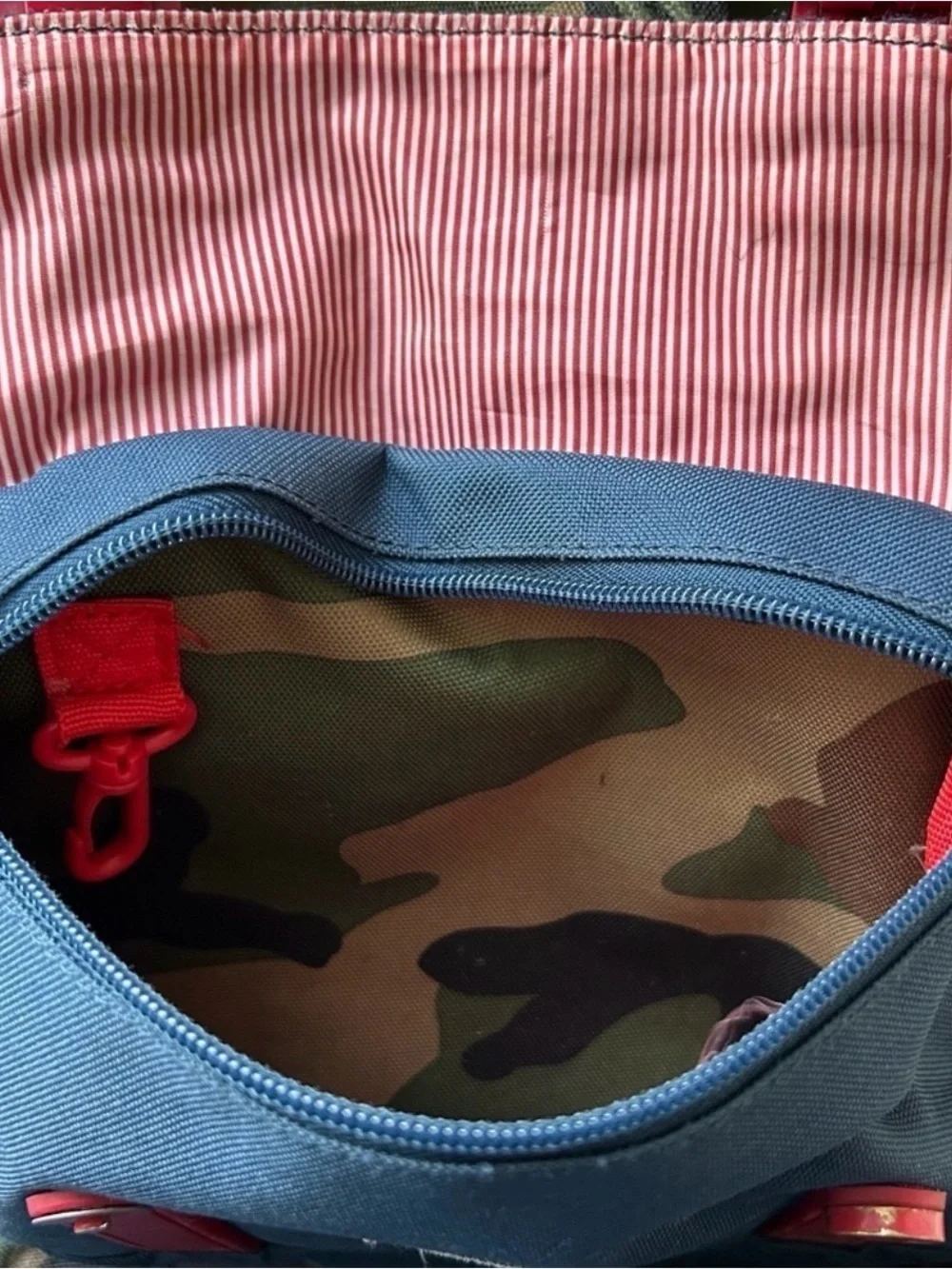Copy-HERSCHEL SUPPLY CO. LITTLE AMERICA BACKPACK Woodland Camo/Navy/Red Rubber